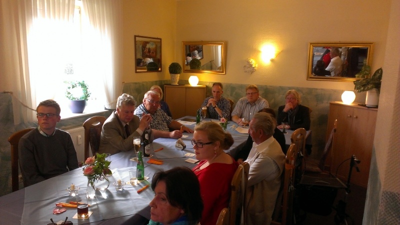 Unsere Mitglieder sind in hoher Anzahl erschienen und hören gespannt den Vorträgen zu.