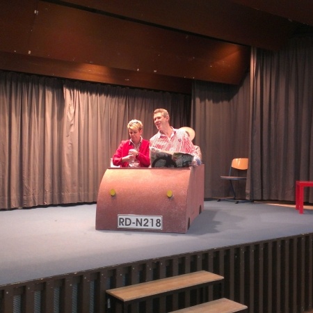 Im Sketch der Niederdeutschen Bühne ging es im Auto in den Urlaub.